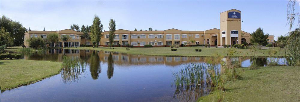 Wyndham Garden Campana Hotel Exterior photo